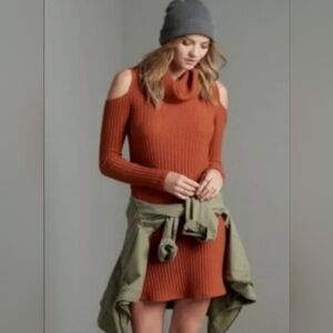 SOCIALITE Cold Shoulder Rib Knit Dress Rust Size Medium Excellent condition